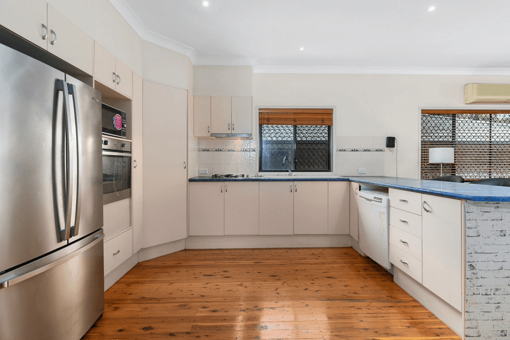 13 Barrington Court, HOLSWORTHY, NSW 2173