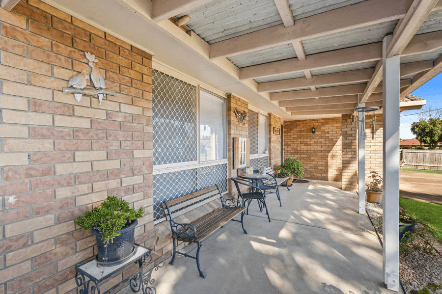 28 Cambridge Street, SILKSTONE, QLD 4304