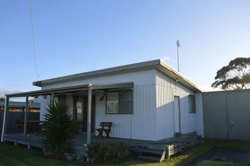 21  Cameron Street, MCLOUGHLINS BEACH, VIC 3874