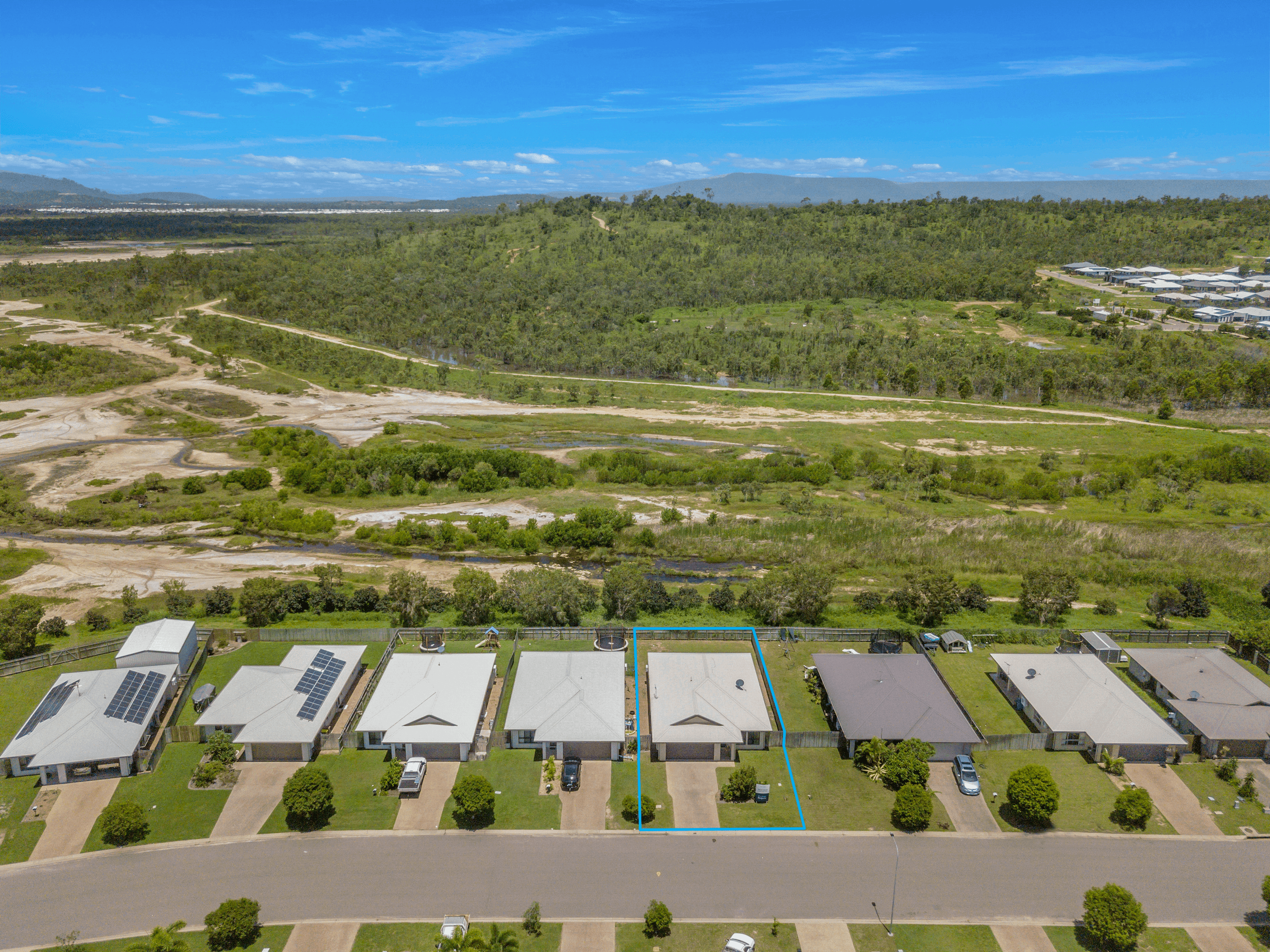 99 Daintree Drive, BUSHLAND BEACH, QLD 4818