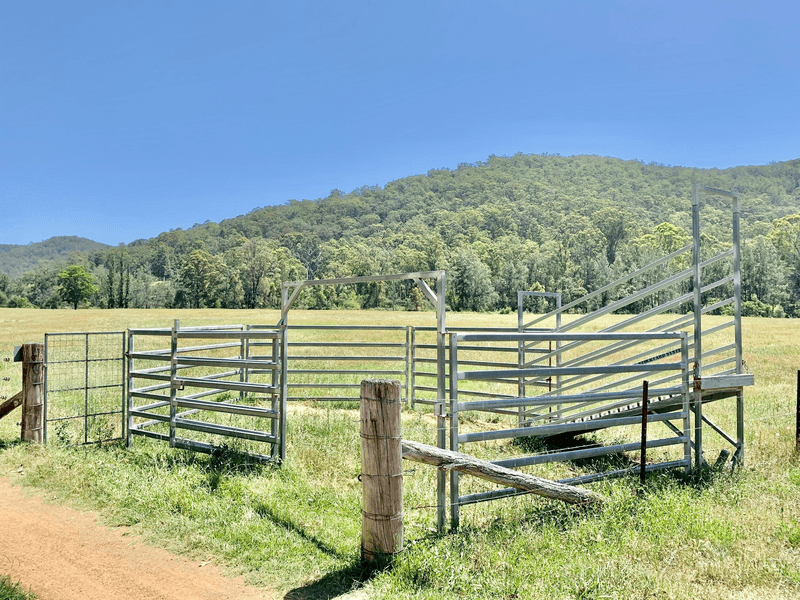 2410 Wollombi Rd, Wollombi, NSW 2325