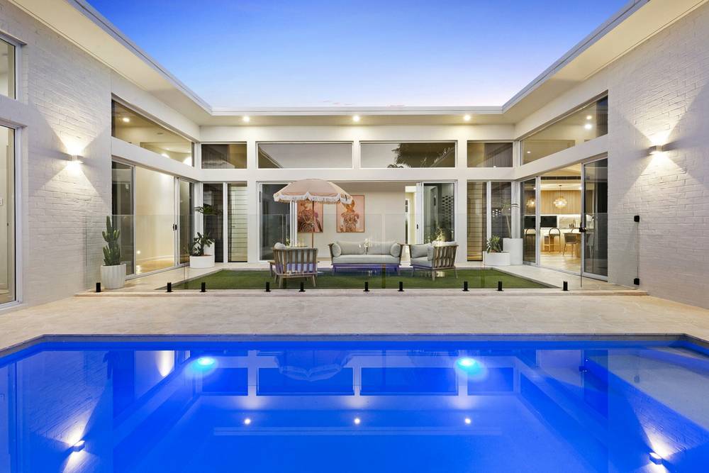 42 Coronet Crescent, Burleigh Waters, QLD 4220