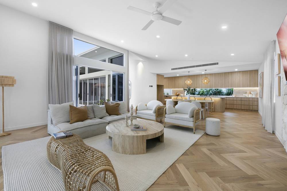 42 Coronet Crescent, Burleigh Waters, QLD 4220