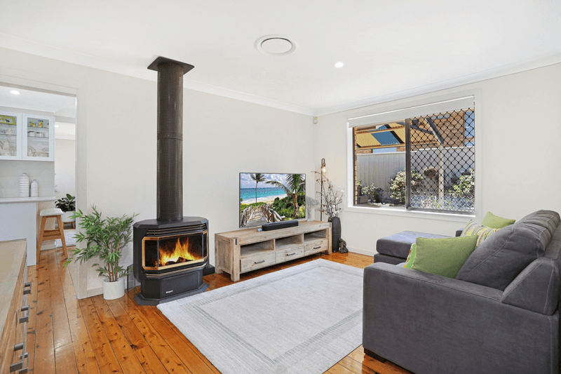 22 Bimbadeen Avenue, Bradbury, NSW 2560