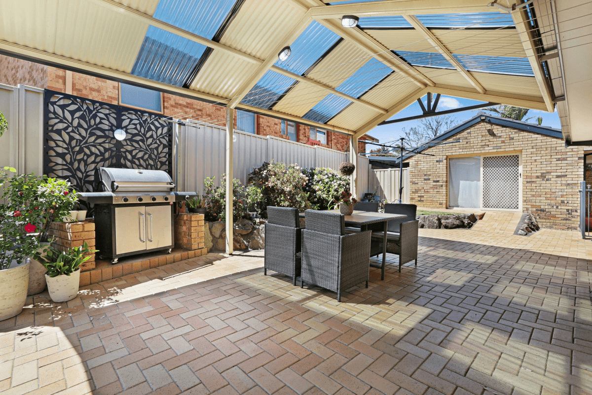 22 Bimbadeen Avenue, Bradbury, NSW 2560