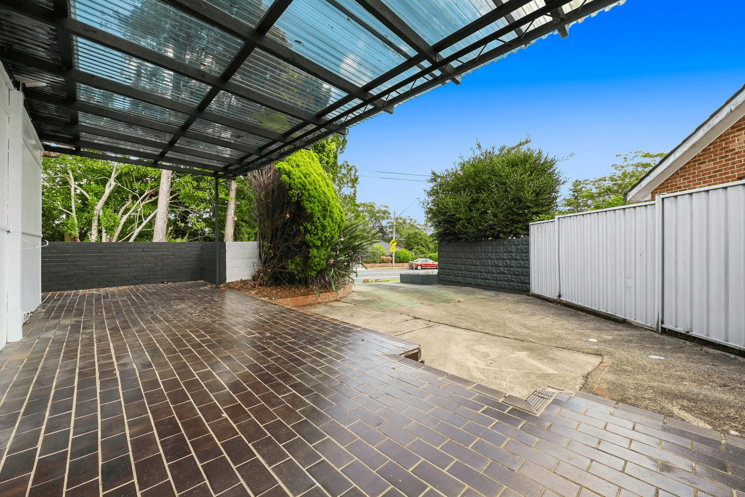 909 Henry Lawson Drive, Picnic Point, NSW 2213