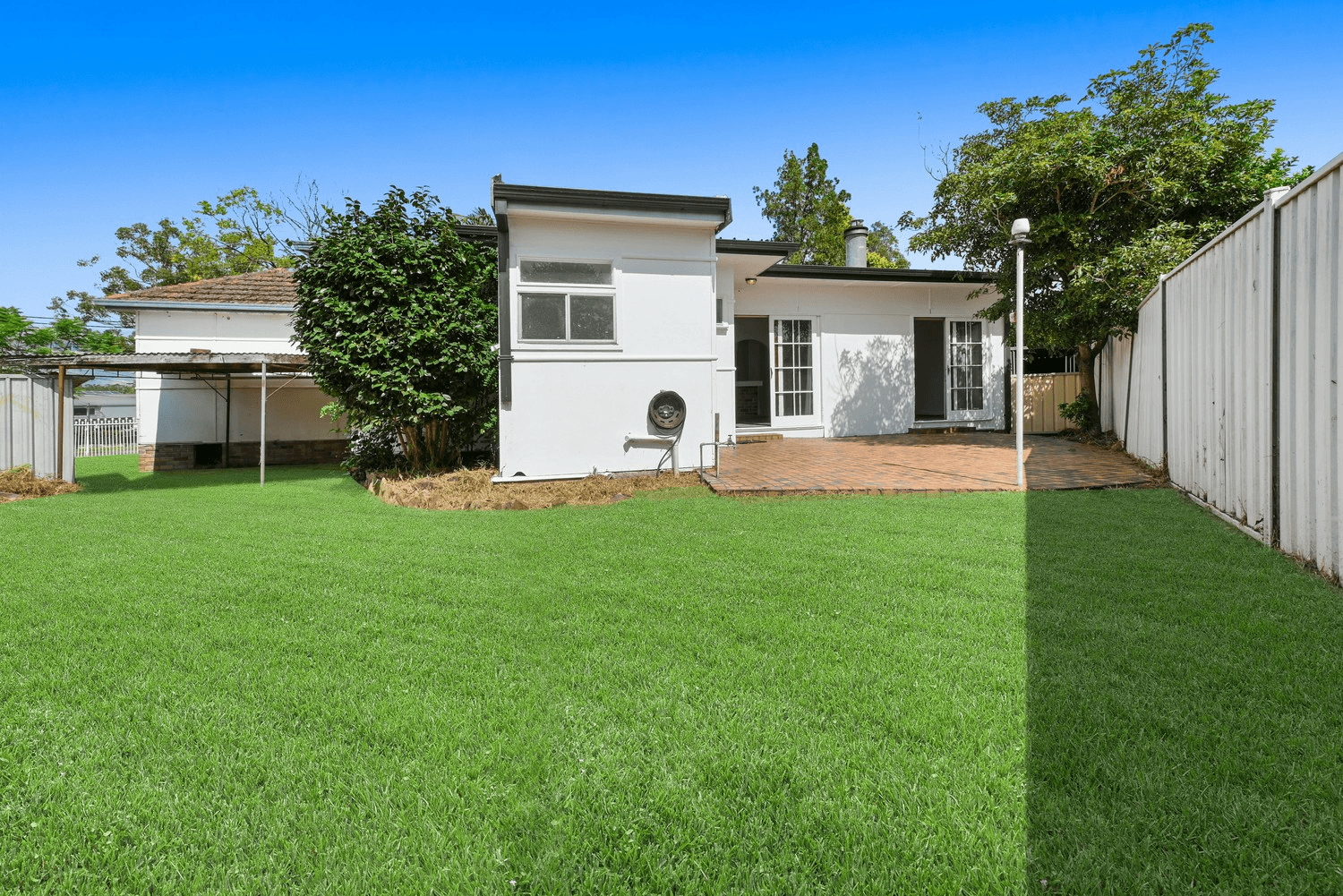 909 Henry Lawson Drive, Picnic Point, NSW 2213