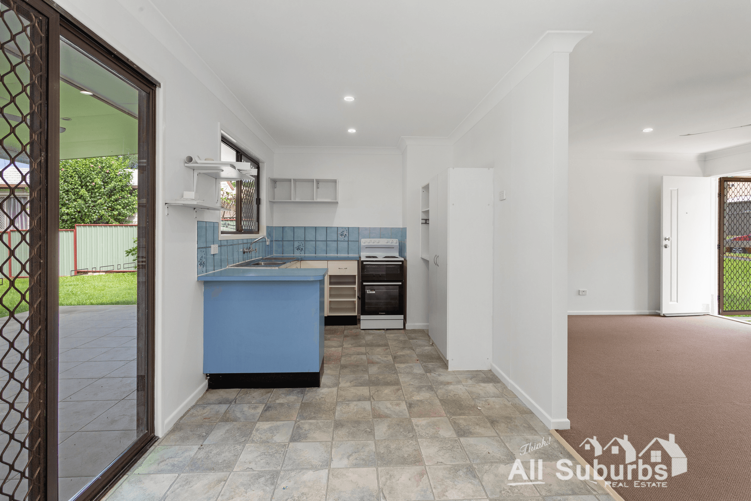 9 Royena Ct, CRESTMEAD, QLD 4132