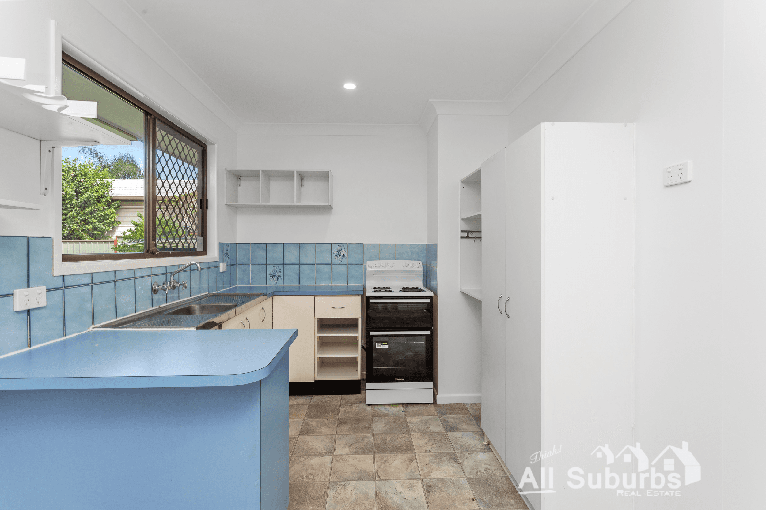 9 Royena Ct, CRESTMEAD, QLD 4132