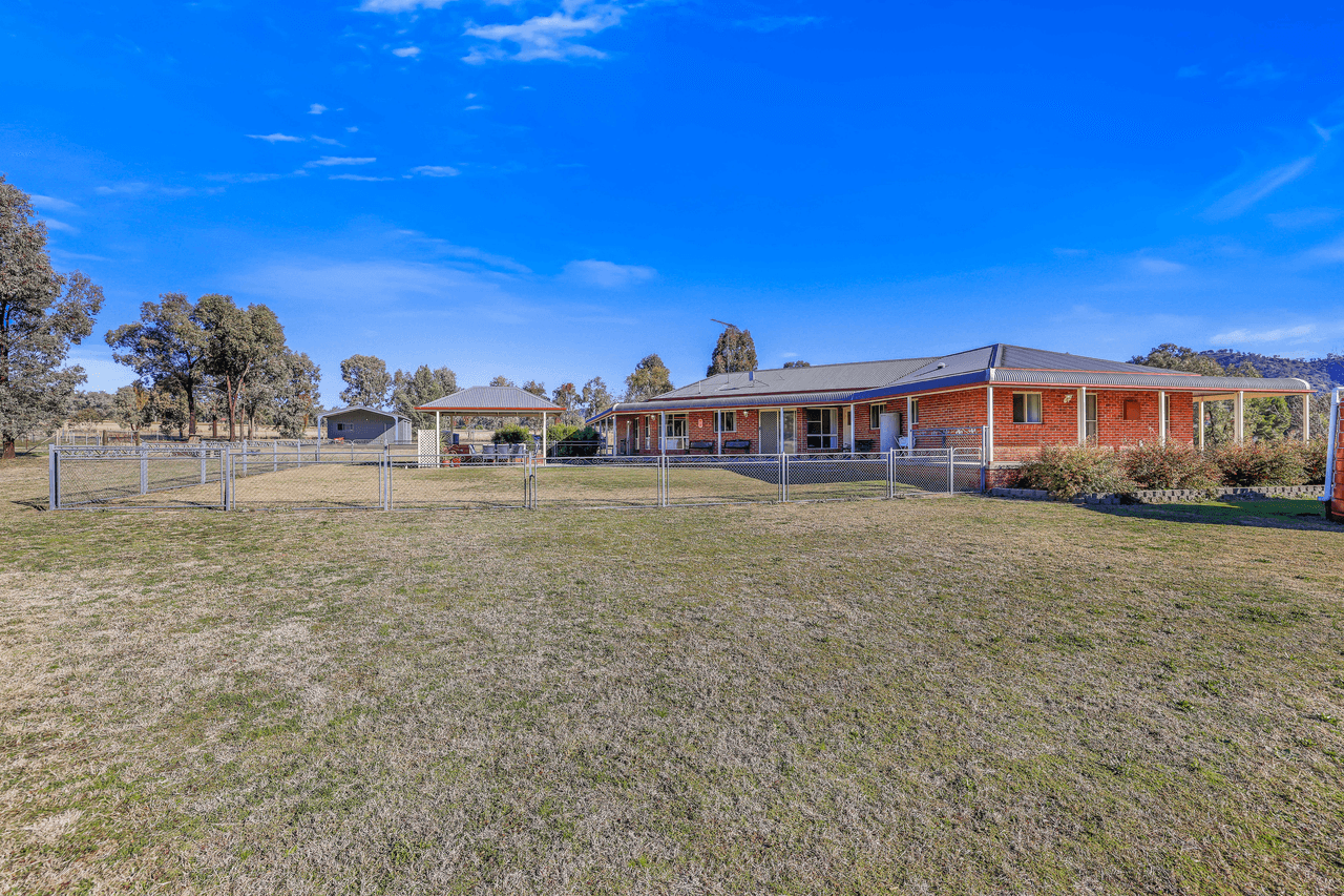 44 Urangera Drive, TAMWORTH, NSW 2340