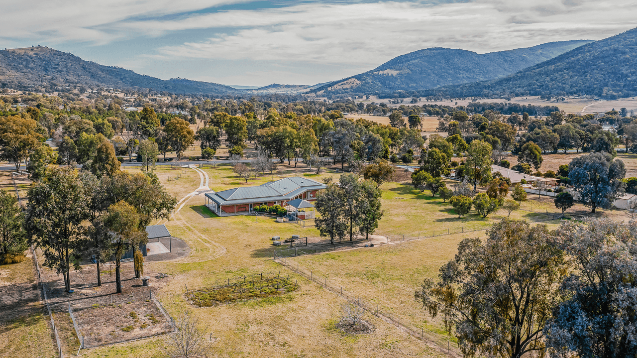 44 Urangera Drive, TAMWORTH, NSW 2340