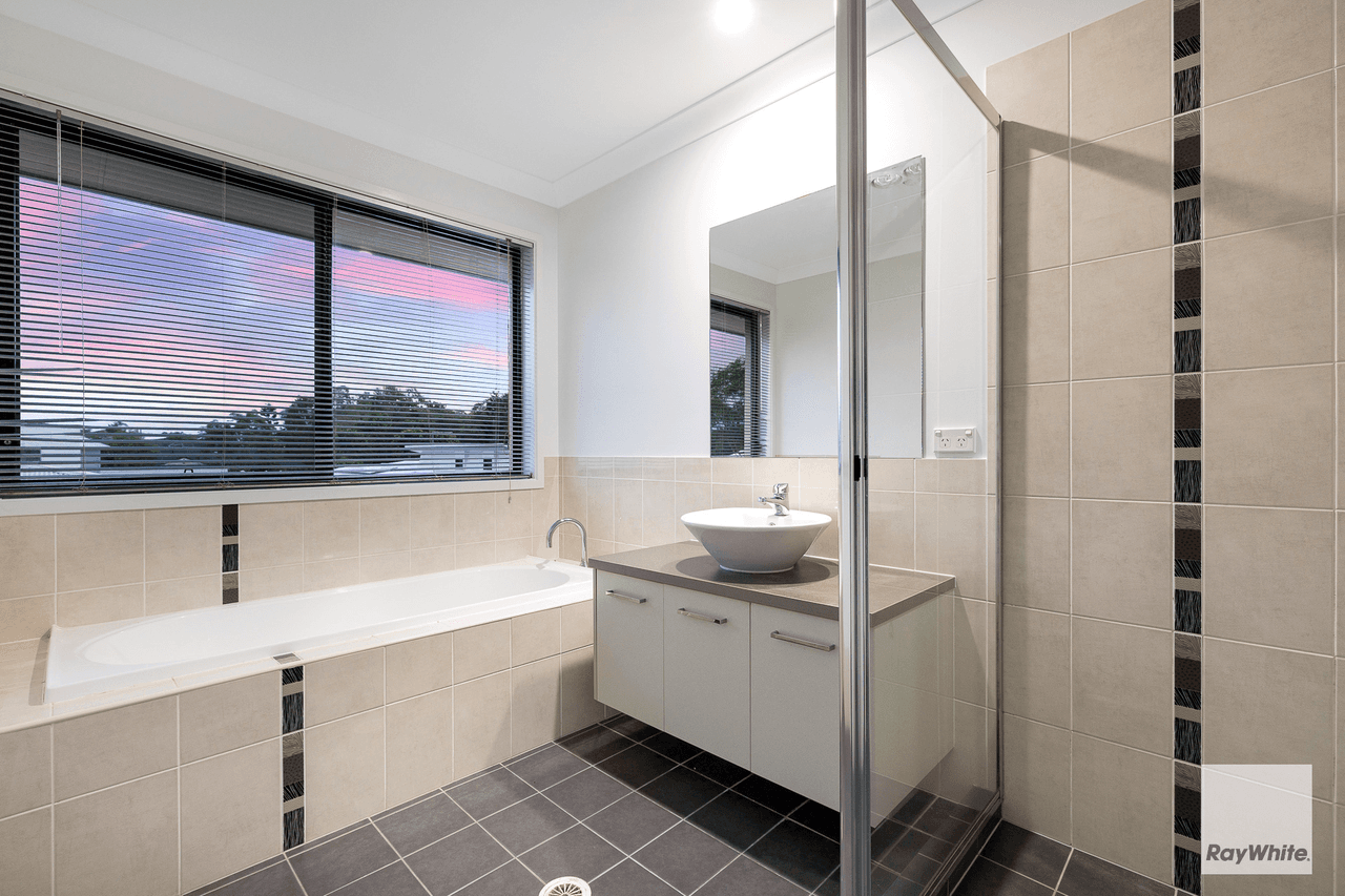 8 Lois Place, REDLAND BAY, QLD 4165