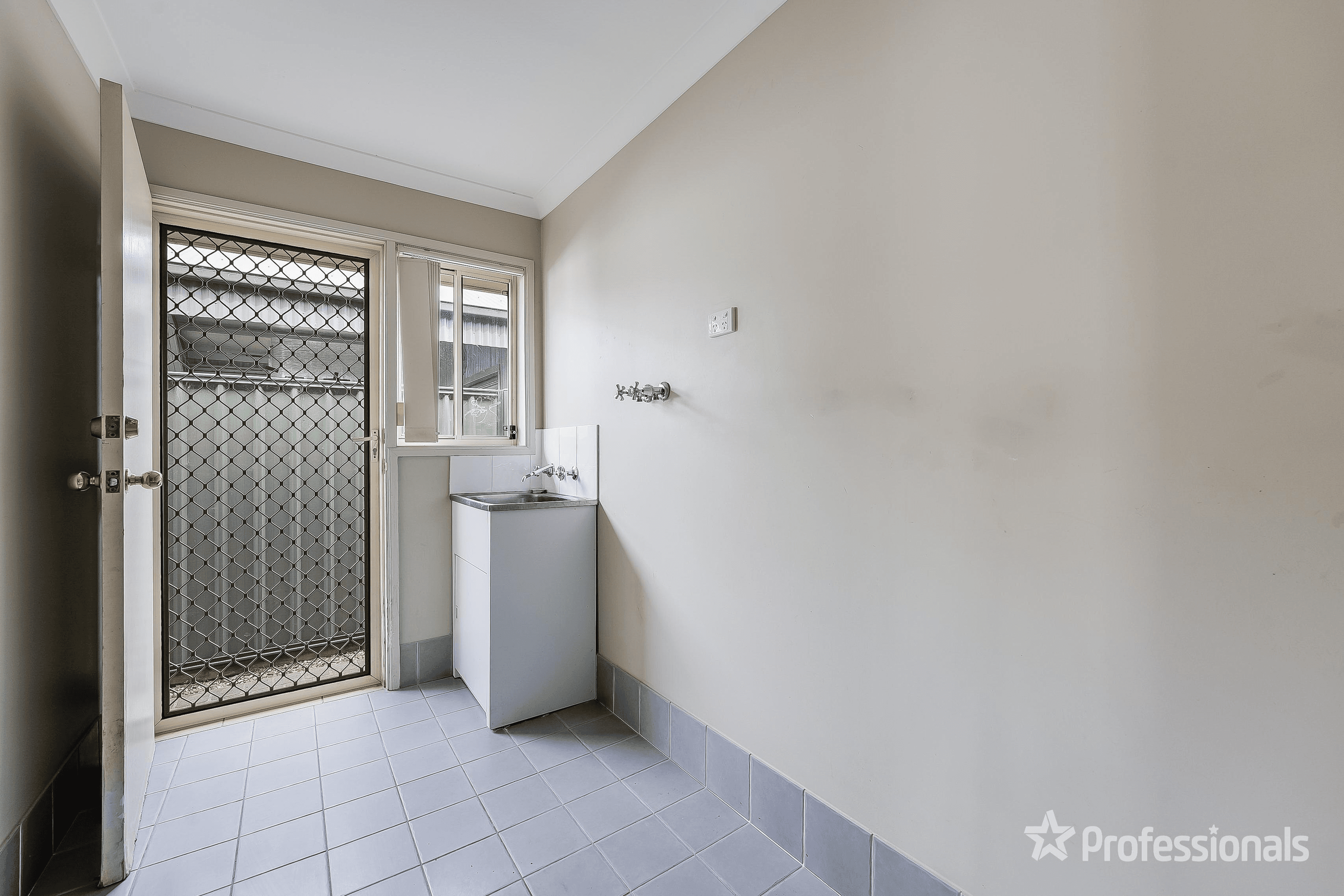 15A McIntosh Street, THE OAKS, NSW 2570