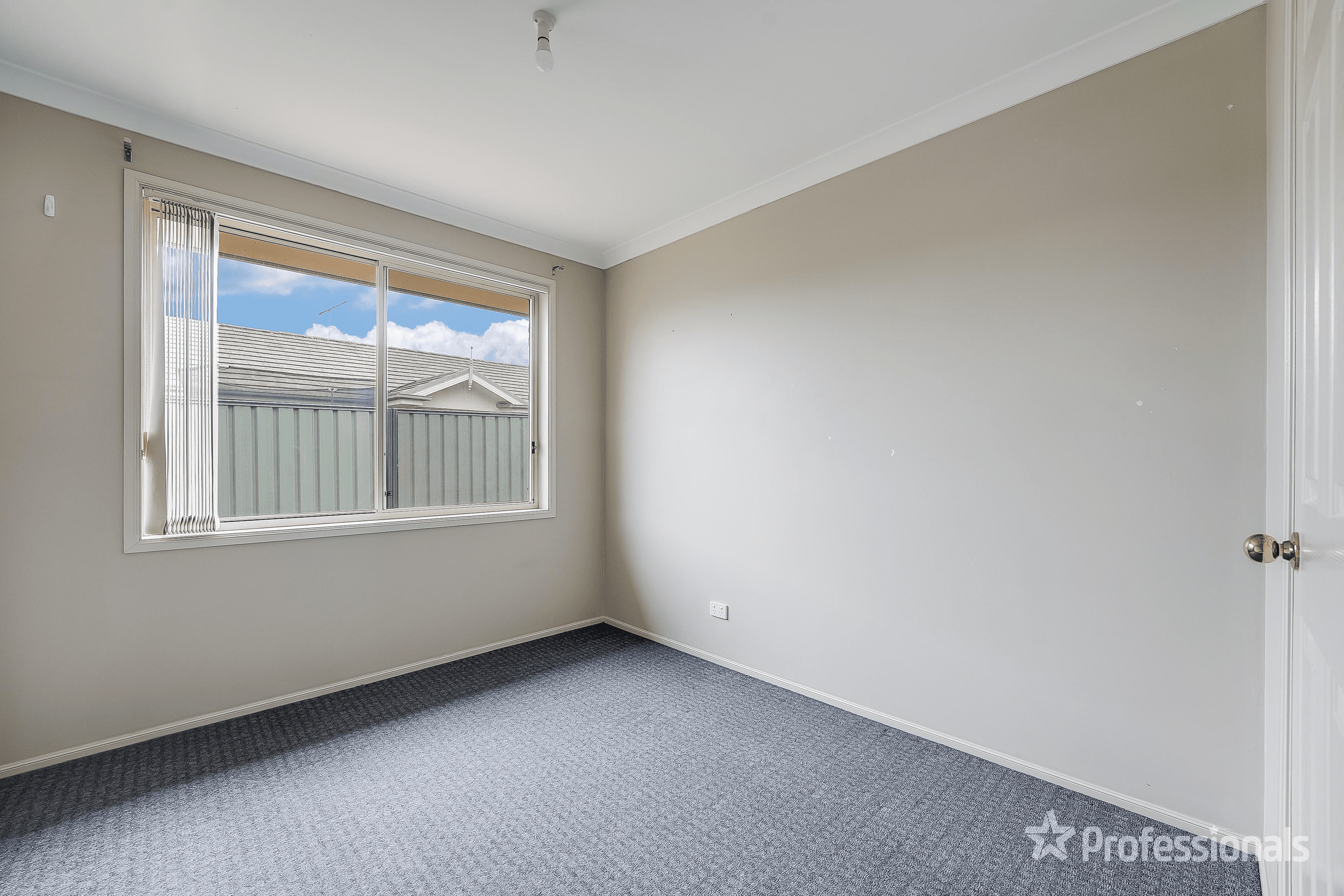 15A McIntosh Street, THE OAKS, NSW 2570