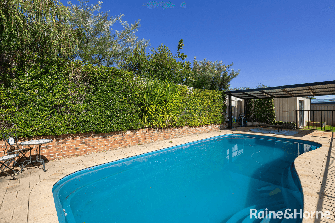 8 Werribee Road, BOURKELANDS, NSW 2650