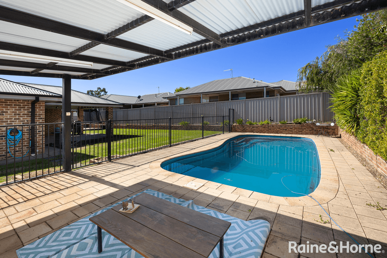 8 Werribee Road, BOURKELANDS, NSW 2650