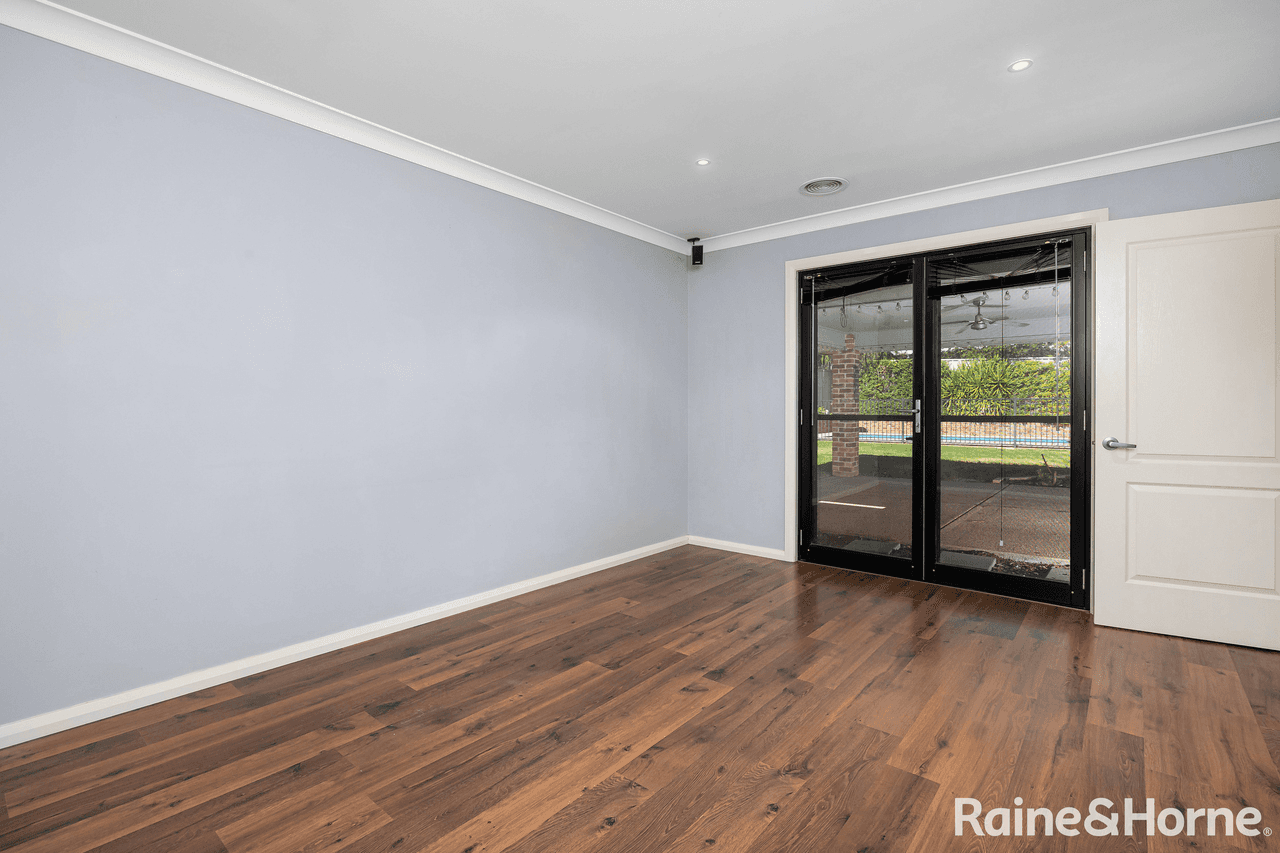 8 Werribee Road, BOURKELANDS, NSW 2650