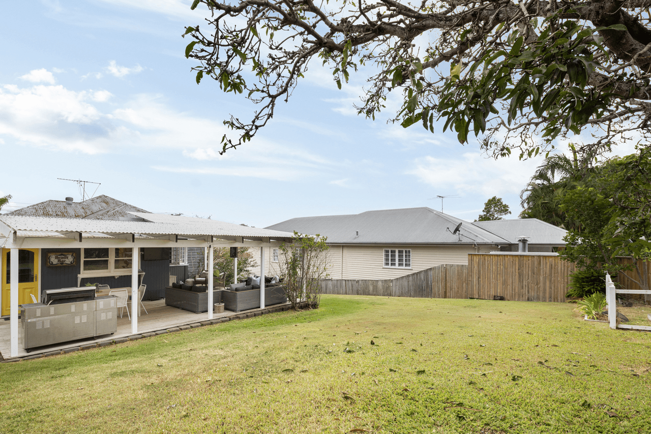 121 Lloyd Street, CAMP HILL, QLD 4152