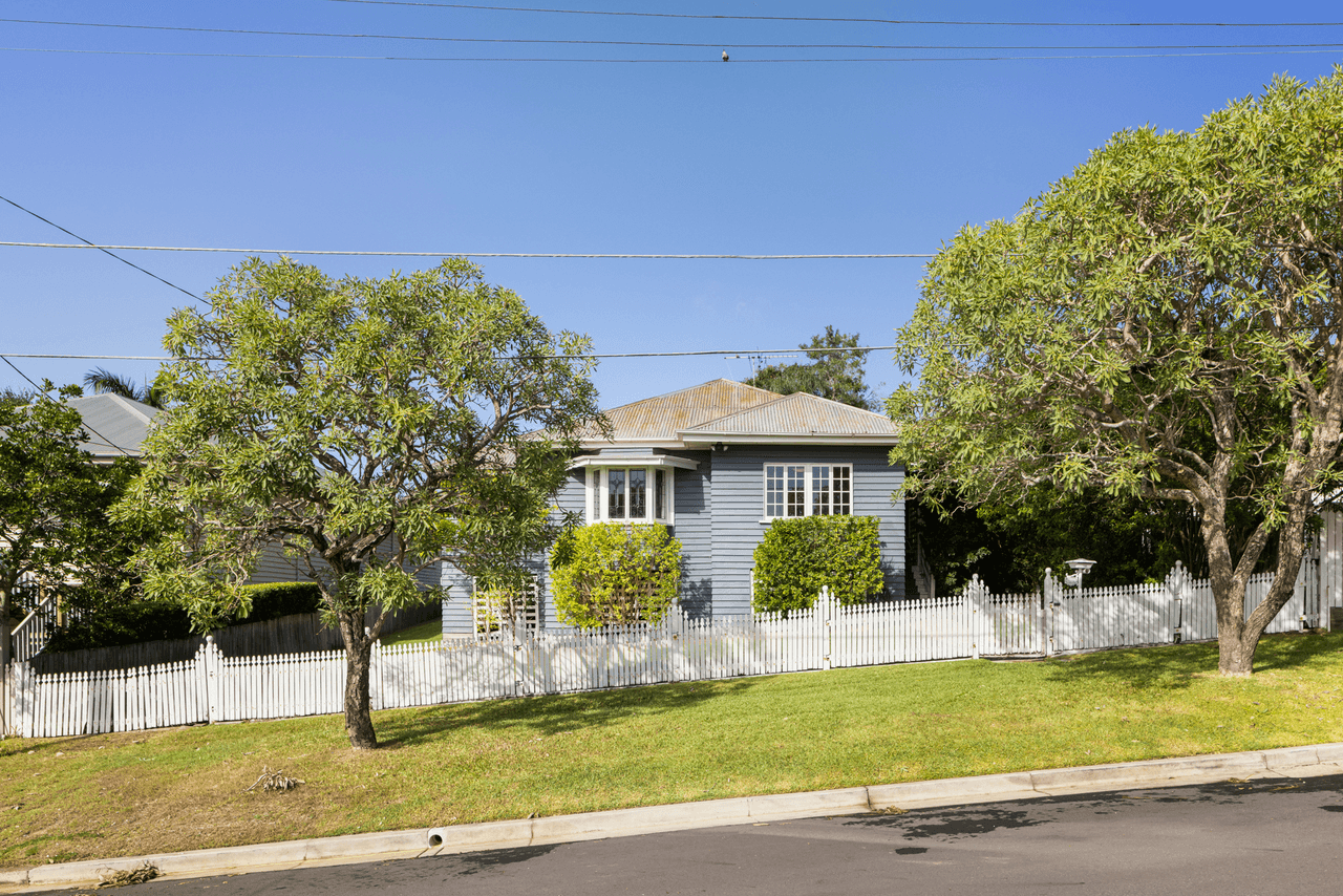 121 Lloyd Street, CAMP HILL, QLD 4152