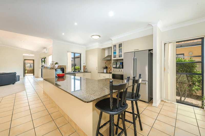 530 Oyster Cove Promenade, HELENSVALE, QLD 4212