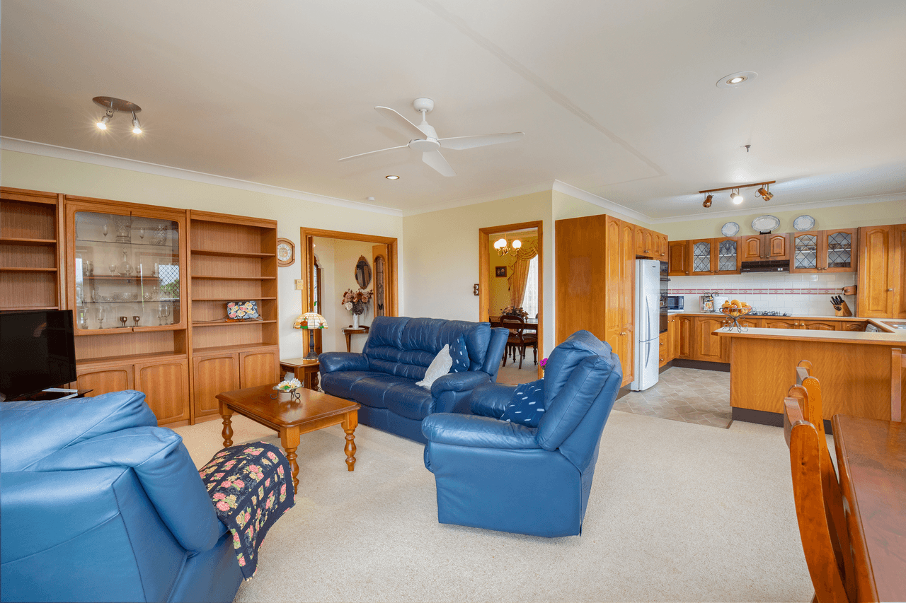 29 Ulverston Way, LAKELANDS, NSW 2282