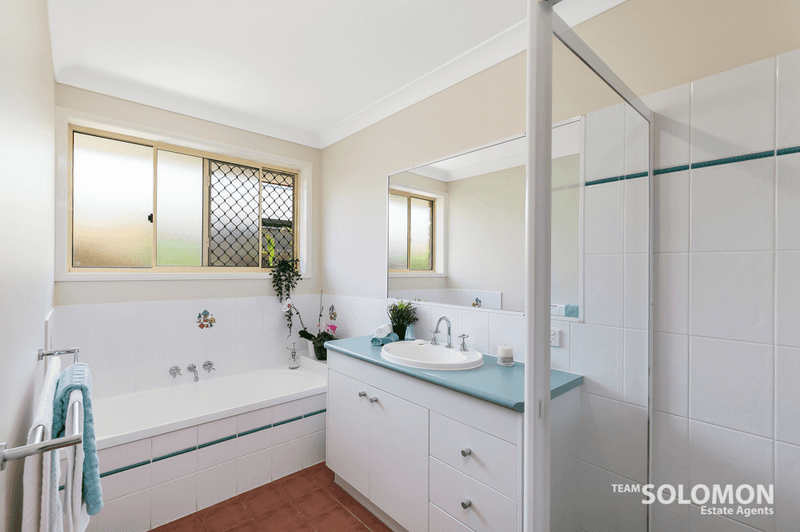 4 Hurst Close, Wellington Point, QLD 4160