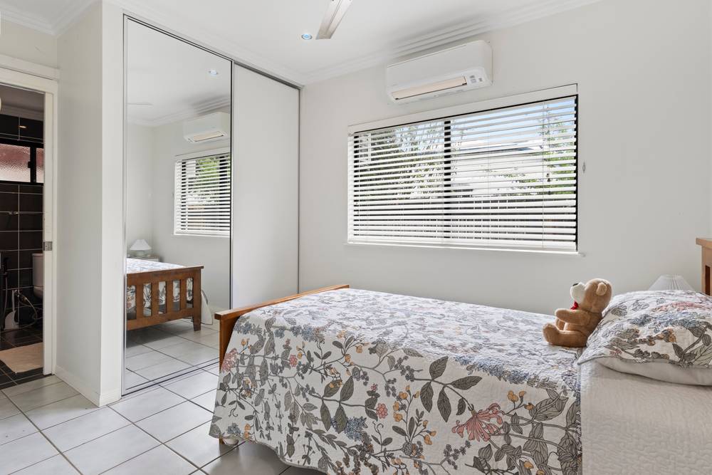 4 Holmes Street, Stratford, QLD 4870