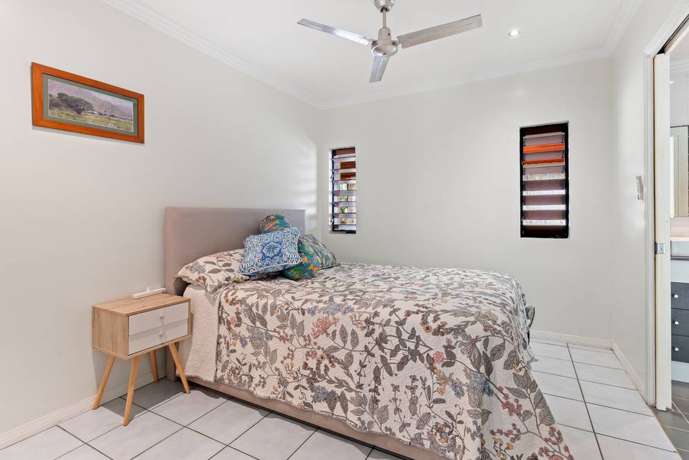 4 Holmes Street, Stratford, QLD 4870
