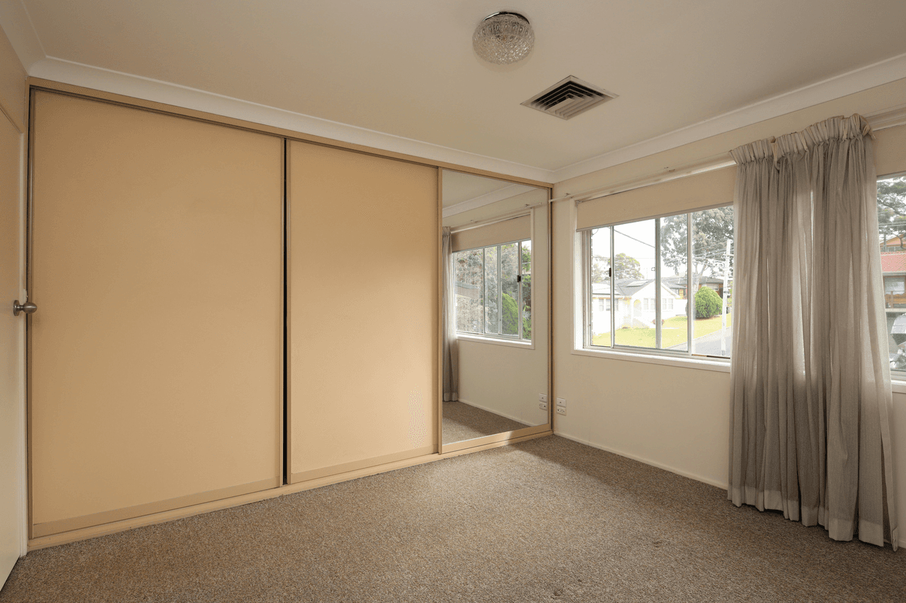 12 Lincoln Road, GEORGES HALL, NSW 2198