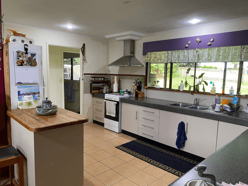 43 J Pitchers Road, SARINA, QLD 4737