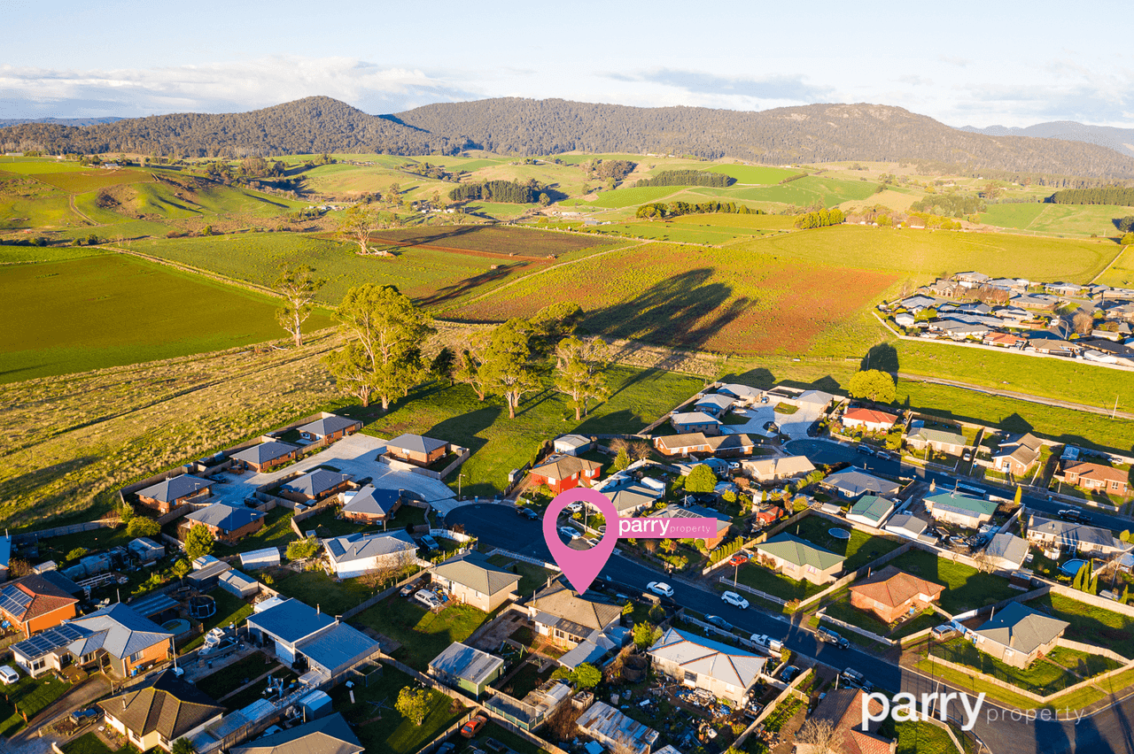 5 Hawkes Place, SCOTTSDALE, TAS 7260