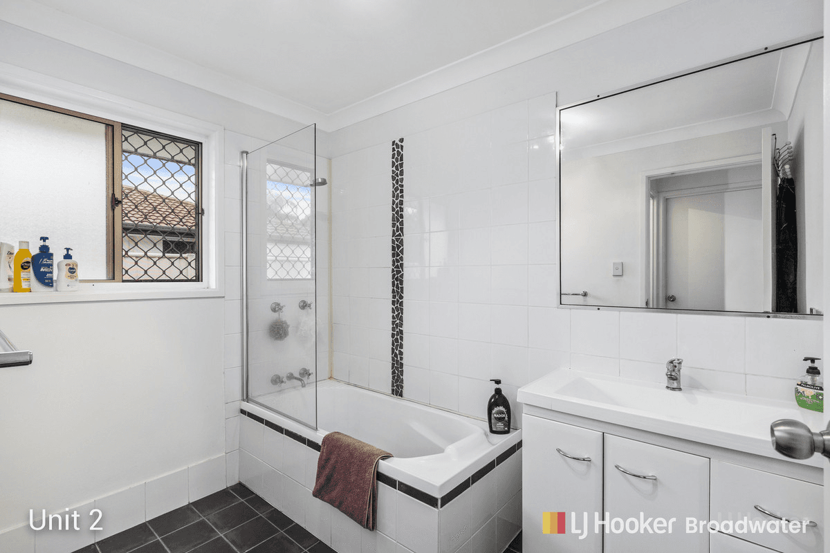 2/130 Kumbari Avenue, LABRADOR, QLD 4215