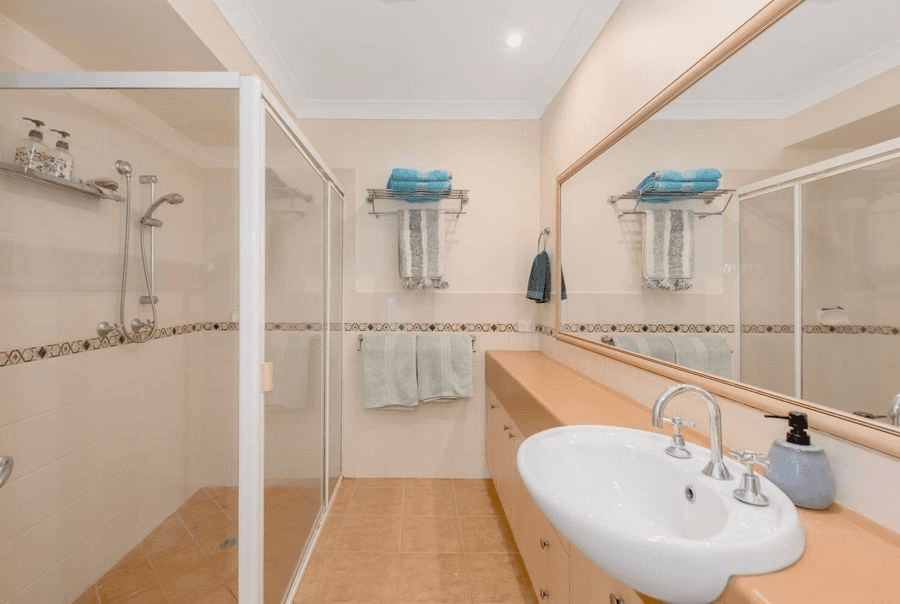 6 Bushgum Crescent, UPPER COOMERA, QLD 4209