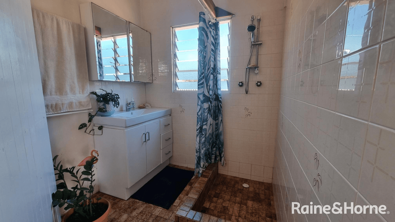 36 Marine Parade, NEWELL, QLD 4873