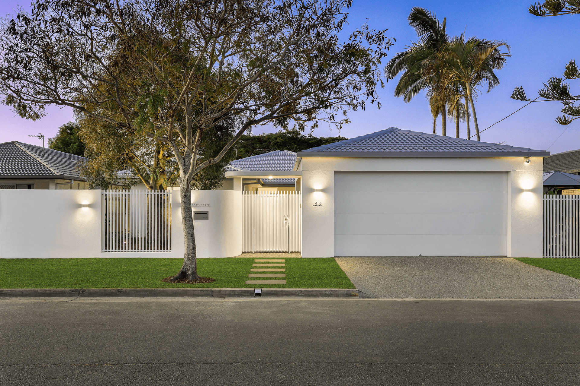 39 Coogeen Street, Sorrento, QLD 4217