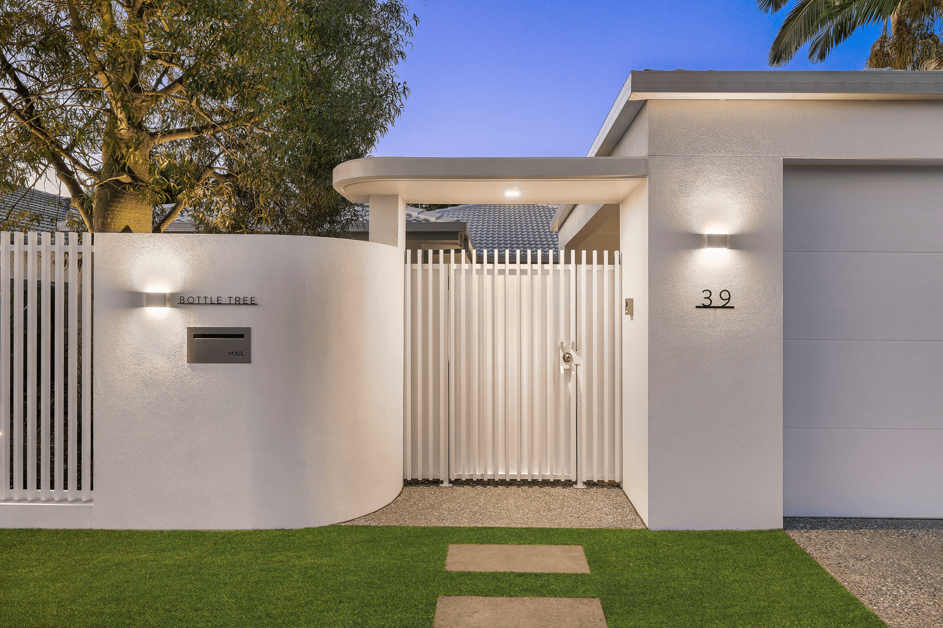 39 Coogeen Street, Sorrento, QLD 4217