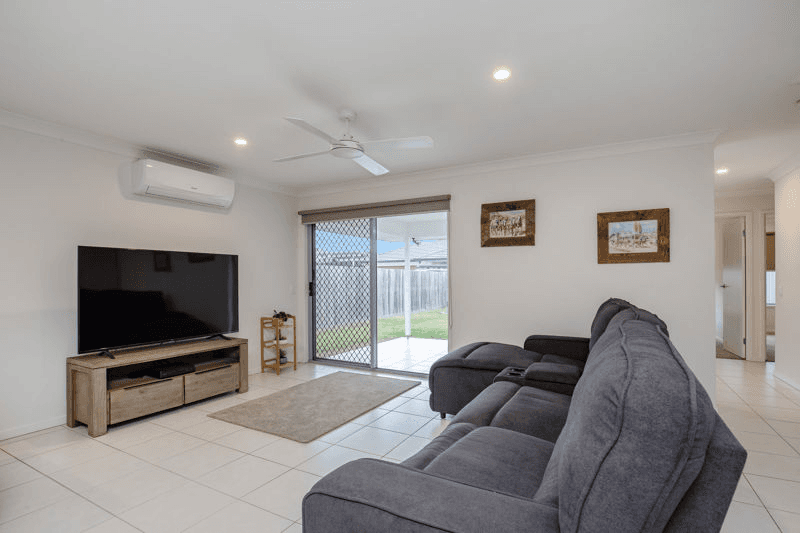 3 Helmore Road, JACOBS WELL, QLD 4208