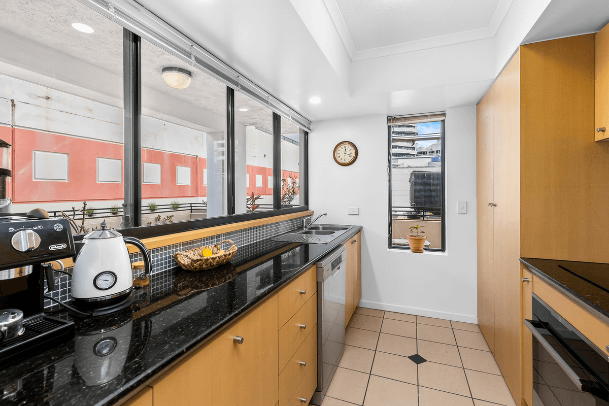 4/10 Albert Avenue, Broadbeach, QLD 4218