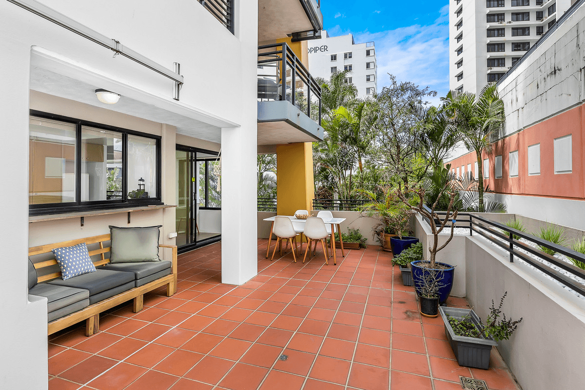 4/10 Albert Avenue, Broadbeach, QLD 4218