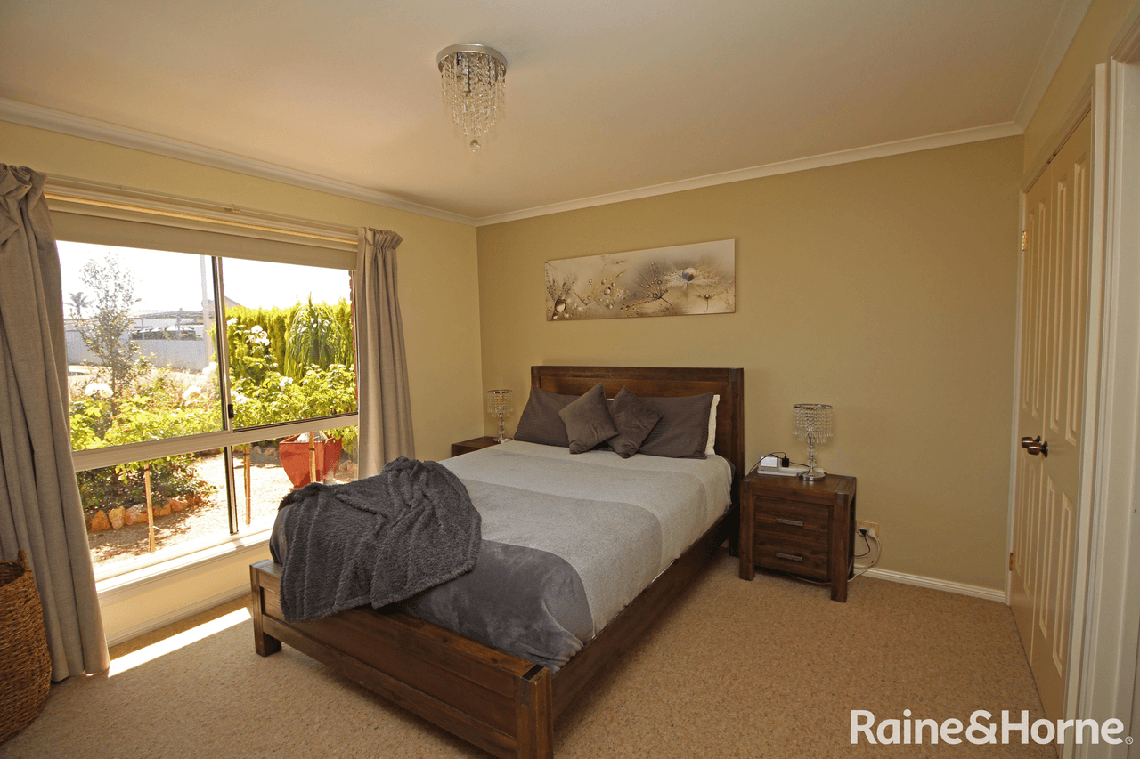 4 Burnett Street, TUMBY BAY, SA 5605