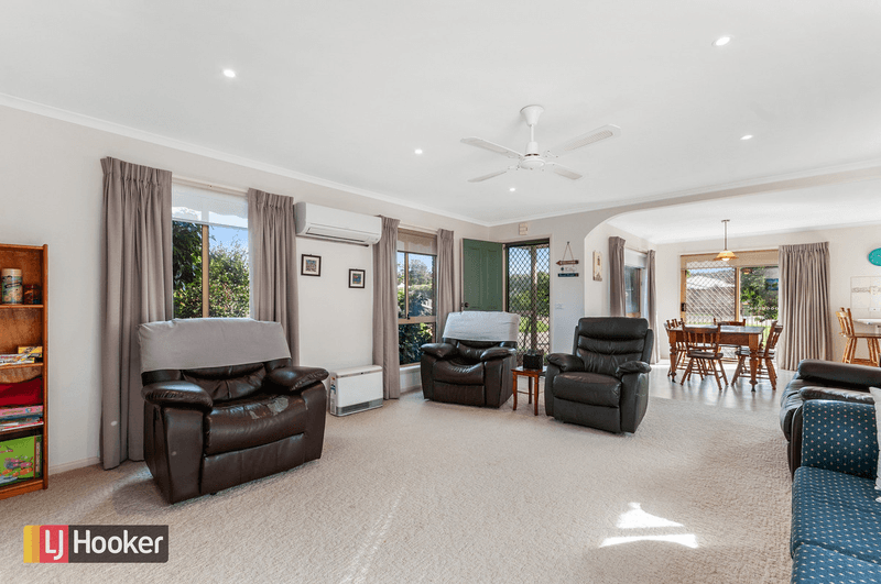 1/64 Roadknight Street, LAKES ENTRANCE, VIC 3909