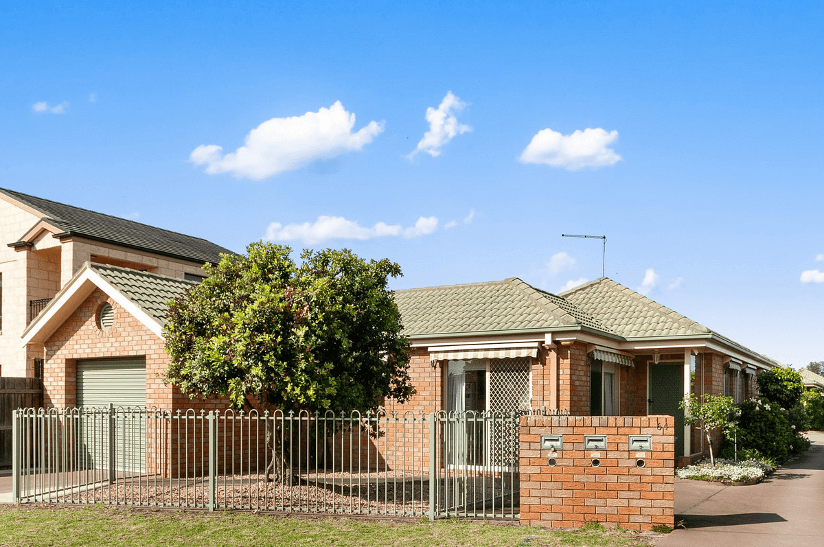 1/64 Roadknight Street, LAKES ENTRANCE, VIC 3909