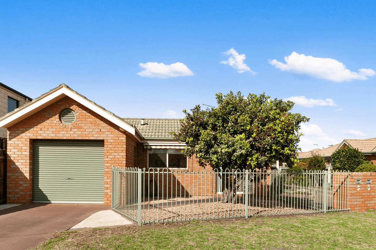 1/64 Roadknight Street, LAKES ENTRANCE, VIC 3909