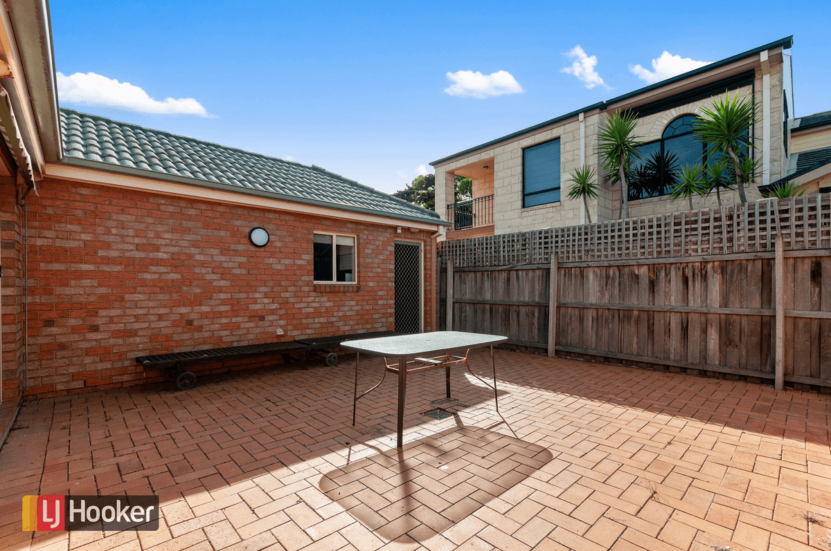 1/64 Roadknight Street, LAKES ENTRANCE, VIC 3909