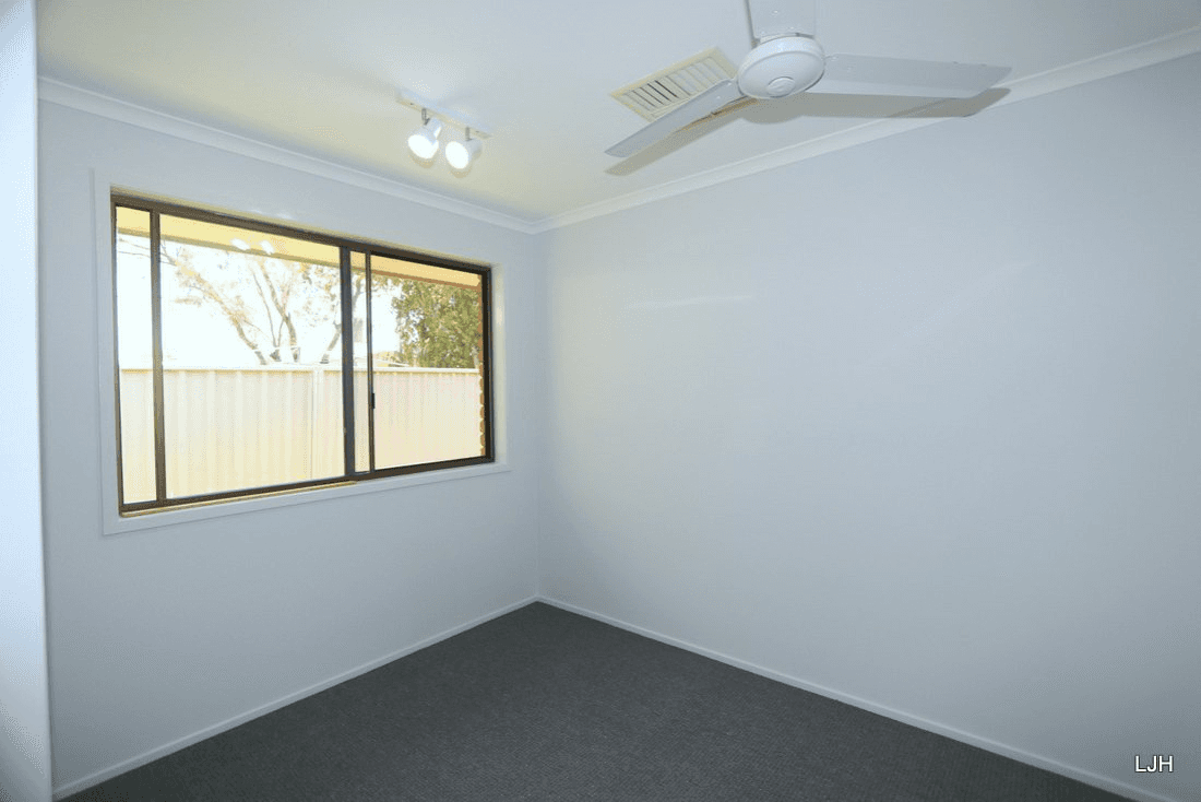 5 Eubar Place, EMERALD, QLD 4720