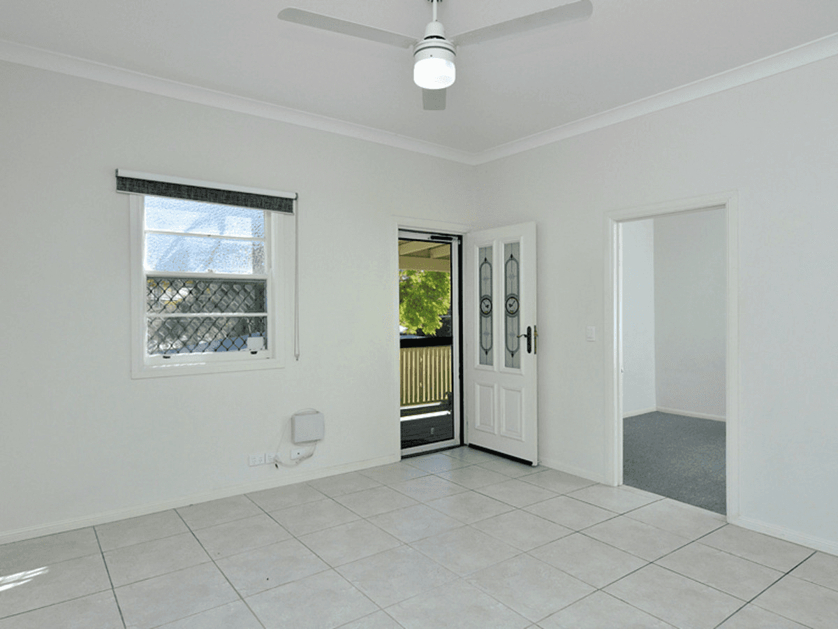 70 Darling Street, West Ipswich, QLD 4305