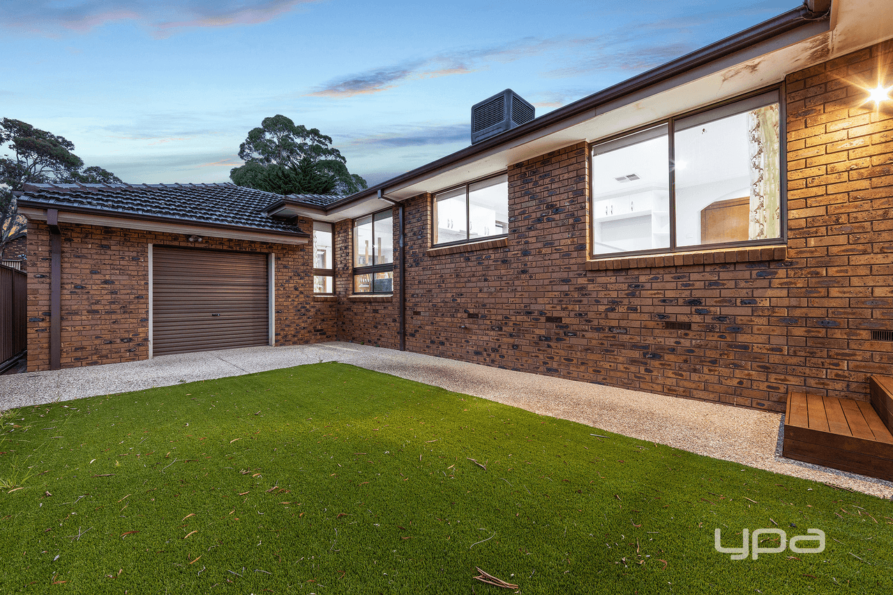 49 Corryong Crescent, TAYLORS LAKES, VIC 3038