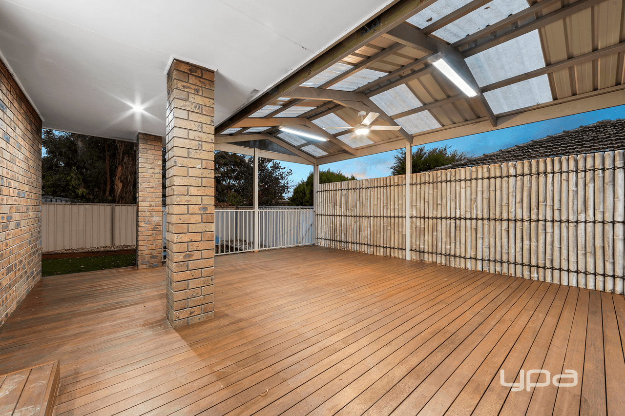 49 Corryong Crescent, TAYLORS LAKES, VIC 3038