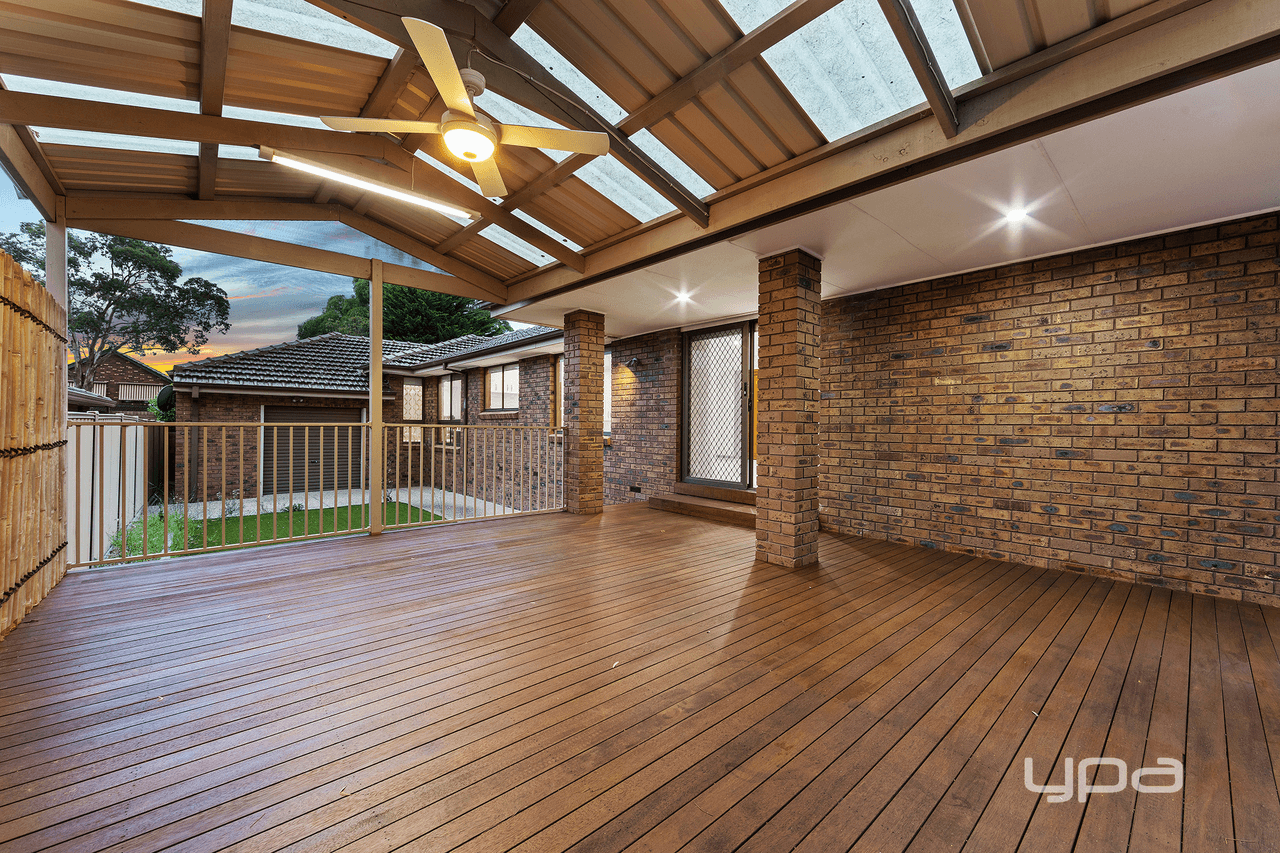 49 Corryong Crescent, TAYLORS LAKES, VIC 3038