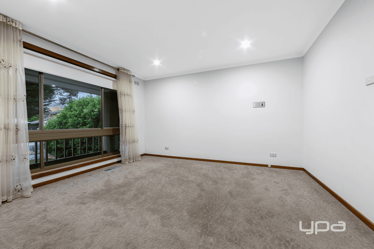 49 Corryong Crescent, TAYLORS LAKES, VIC 3038